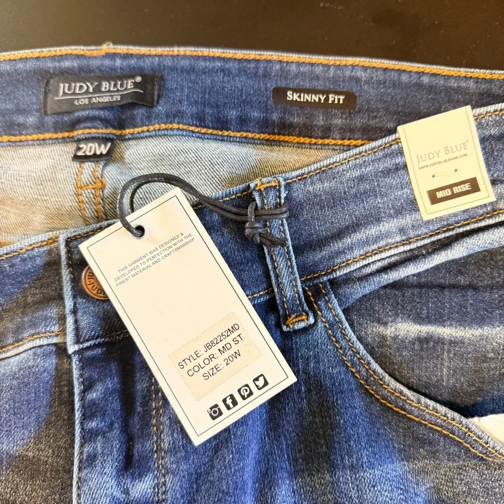 Judy Blue Skinny Jeans Womens 20W Blue NWT Mid Rise JB82252MD Stretch
